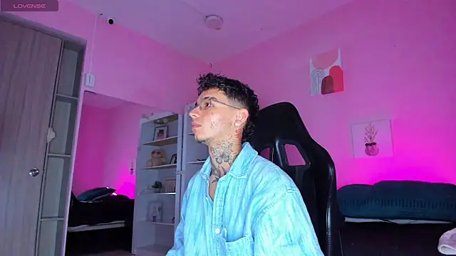 Ian Castillo  online show from 11/08/25, 11:10