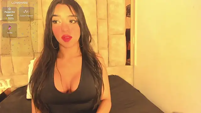 Oliviaa Evans online show from 11/08/25, 04:01