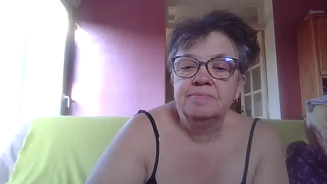 Snapshot of Vandeae44 chatting on 03/18/25, 07:41 Vandeae44 online show from 03/18/25, 07:41