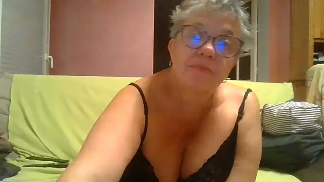 Snapshot of Vandeae44 chatting on 09/19/25, 08:09 Vandeae44 online show from 09/19/25, 08:09