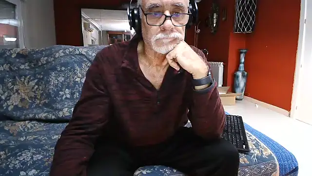 Snapshot of maduroguapo chatting on 01/21/25, 10:19 maduroguapo online show from 01/21/25, 10:19