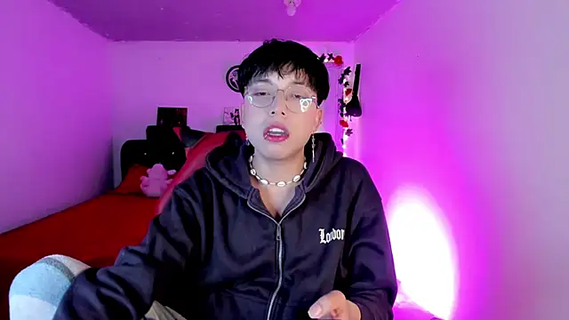 Snapshot of AnggelONfiree chatting on 10/30/25, 02:13 AnggelONfiree online show from 10/30/25, 02:13