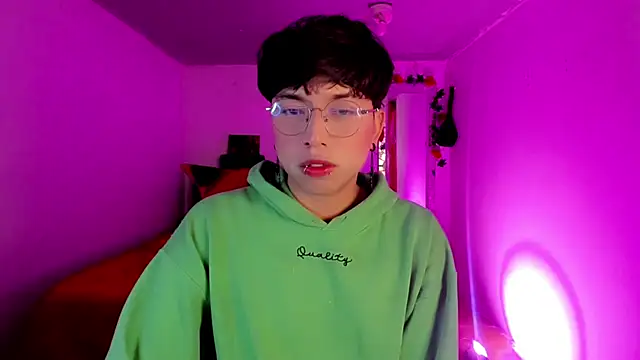 Snapshot of AnggelONfiree chatting on 11/11/25, 07:19 AnggelONfiree online show from 11/11/25, 07:19