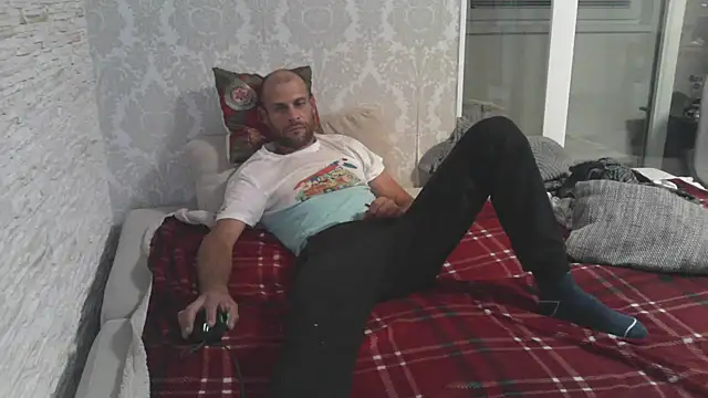 Snapshot of Zbochunec chatting on 09/24/25, 08:01 Zbochunec online show from 09/24/25, 08:01