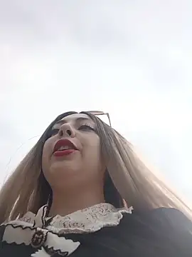 madelaine- online show from 11/11/25, 07:47