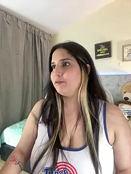 valentina jonnes1 online show from 12/12/24, 06:14