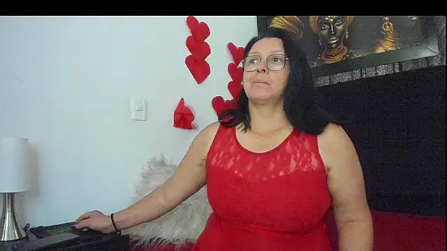 Snapshot of Evaaross_2345 chatting on 03/06/25, 07:43 Evaaross 2345 online show from 03/06/25, 07:43