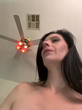 Snapshot of VixenVixie chatting on 12/17/24, 01:39 VixenVixie online show from 12/17/24, 01:39