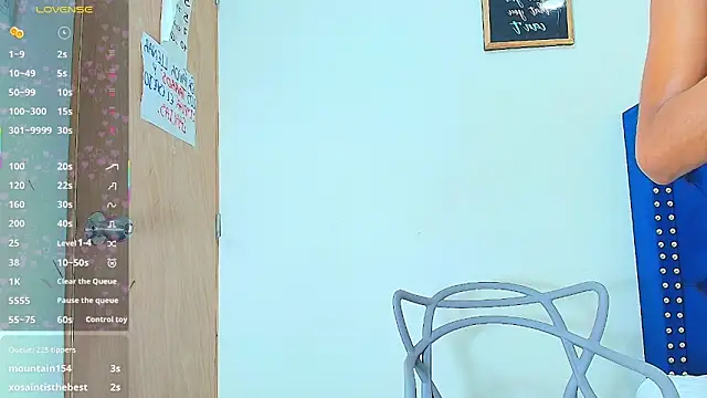 Snapshot of littleebonymommy chatting on 02/13/25, 08:03 littleebonymommy online show from 02/13/25, 08:03