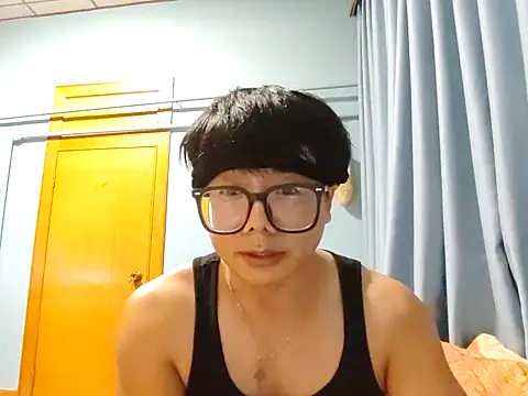 Snapshot of handsome1069 chatting on 10/15/25, 04:18 handsome1069 online show from 10/15/25, 04:18
