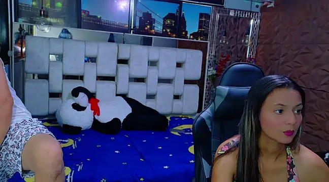Snapshot of ValentinaAndTerry chatting on 01/26/25, 12:33 ValentinaAndTerry online show from 01/26/25, 12:33