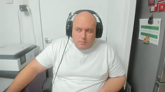 Snapshot of BigromeoXX chatting on 12/11/24, 09:12 BigromeoXX online show from 12/11/24, 09:12