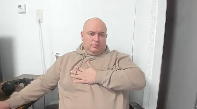 Snapshot of BigromeoXX chatting on 02/14/25, 07:02 BigromeoXX online show from 02/14/25, 07:02