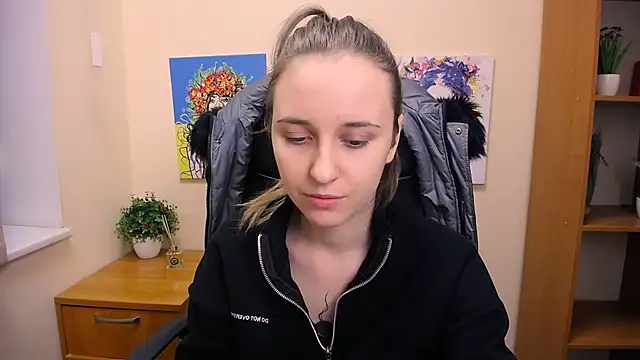 Snapshot of _Nicole_new chatting on 02/24/25, 12:37  Nicole new online show from 02/24/25, 12:37