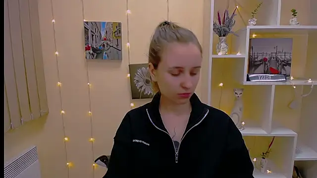 Snapshot of _Nicole_new chatting on 03/05/25, 12:44  Nicole new online show from 03/05/25, 12:44