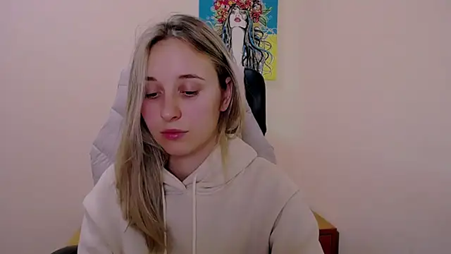 Snapshot of _Nicole_new chatting on 10/19/25, 11:22  Nicole new online show from 10/19/25, 11:22