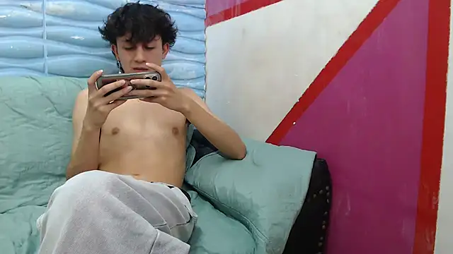 Snapshot of Felipe_Browns chatting on 12/16/24, 04:49 Felipe Browns online show from 12/16/24, 04:49