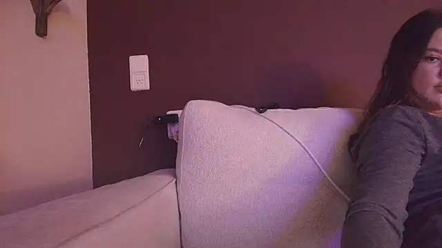 Nina24 online show from 10/24/25, 08:05