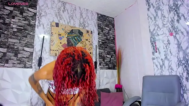 Snapshot of Queen_Cuarxxo chatting on 11/14/25, 11:35 Queen Cuarxxo online show from 11/14/25, 11:35