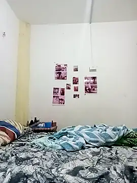 Snapshot of safira_hot chatting on 10/15/25, 08:09 safira hot online show from 10/15/25, 08:09