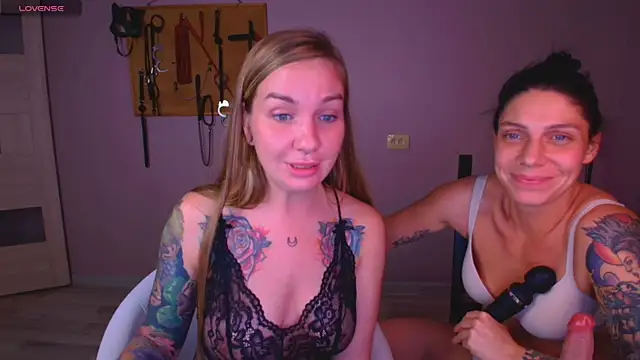 Carrie Moonshine online show from 10/13/25, 02:00