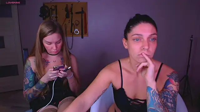 Carrie Moonshine online show from 10/23/25, 07:01