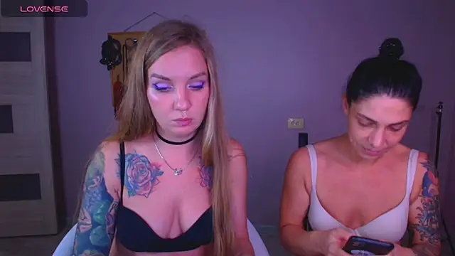 Carrie Moonshine online show from 11/03/25, 07:37