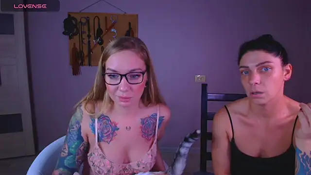 Carrie Moonshine online show from 11/13/25, 04:39