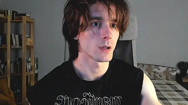 Snapshot of misterhult chatting on 12/06/24, 02:38 misterhult online show from 12/06/24, 02:38