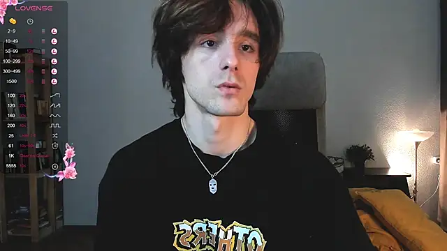 Snapshot of misterhult chatting on 12/07/24, 03:19 misterhult online show from 12/07/24, 03:19