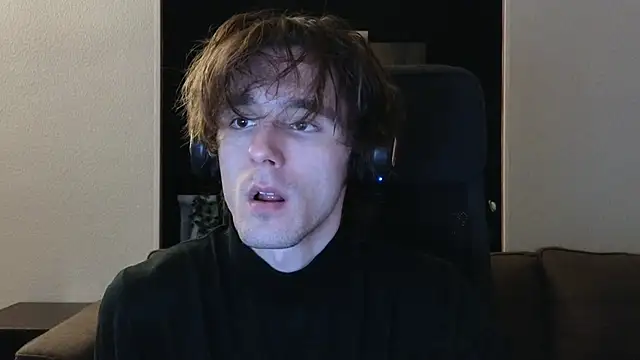 Snapshot of misterhult chatting on 12/10/24, 03:01 misterhult online show from 12/10/24, 03:01