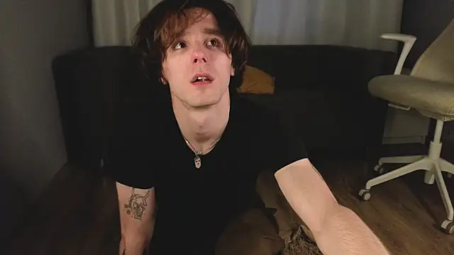 Snapshot of misterhult chatting on 12/20/24, 01:00 misterhult online show from 12/20/24, 01:00