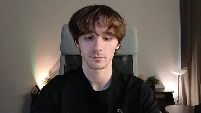 Snapshot of misterhult chatting on 10/03/25, 02:36 misterhult online show from 10/03/25, 02:36