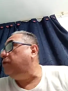 Snapshot of MATTHEW_MRANDA chatting on 10/08/25, 03:26 MATTHEW MRANDA online show from 10/08/25, 03:26