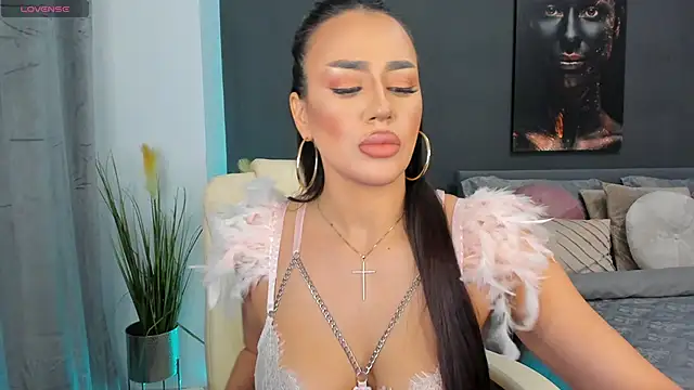 Sonia  Rey online show from 01/31/25, 05:32