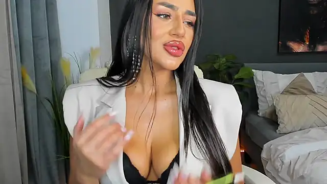 Sonia  Rey online show from 10/12/25, 12:20