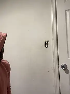 Snapshot of honeybrow chatting on 12/14/24, 06:02 honeybrow online show from 12/14/24, 06:02