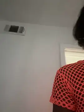 Snapshot of honeybrow chatting on 12/23/24, 08:57 honeybrow online show from 12/23/24, 08:57