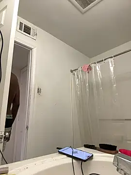 Snapshot of honeybrow chatting on 12/24/24, 08:38 honeybrow online show from 12/24/24, 08:38