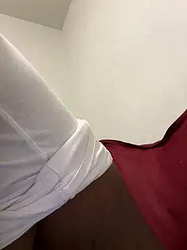 Snapshot of honeybrow chatting on 01/09/25, 09:05 honeybrow online show from 01/09/25, 09:05