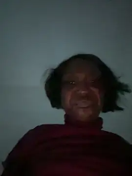 Snapshot of honeybrow chatting on 01/14/25, 07:38 honeybrow online show from 01/14/25, 07:38