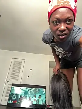 Snapshot of honeybrow chatting on 02/13/25, 04:17 honeybrow online show from 02/13/25, 04:17