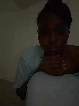 Snapshot of honeybrow chatting on 03/02/25, 09:54 honeybrow online show from 03/02/25, 09:54