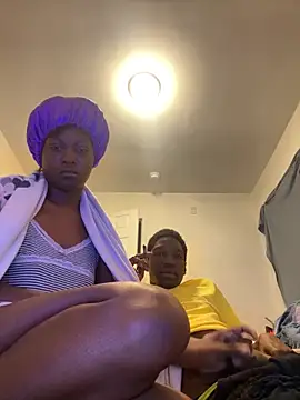 Snapshot of honeybrow chatting on 03/21/25, 02:18 honeybrow online show from 03/21/25, 02:18