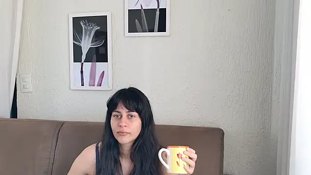 Snapshot of Blue_butterfly chatting on 01/12/25, 01:58 Blue butterfly online show from 01/12/25, 01:58