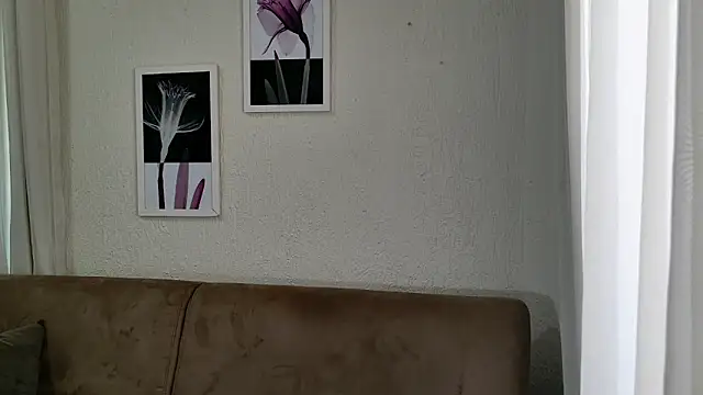 Snapshot of Blue_butterfly chatting on 03/16/25, 02:00 Blue butterfly online show from 03/16/25, 02:00