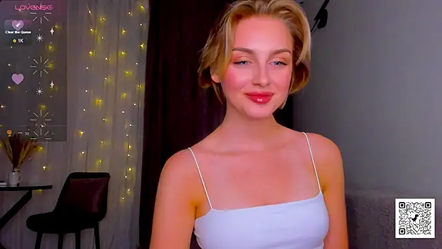 Snapshot of pretty_girlnextdoor chatting on 01/05/25, 06:13 pretty girlnextdoor online show from 01/05/25, 06:13