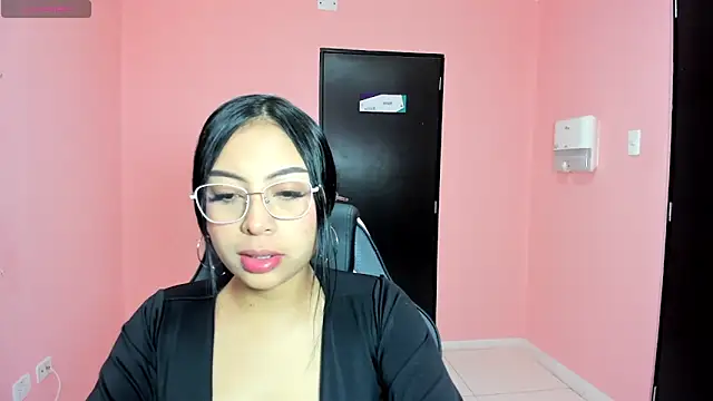 Snapshot of AlanaPetterson chatting on 12/10/24, 12:49 AlanaPetterson online show from 12/10/24, 12:49