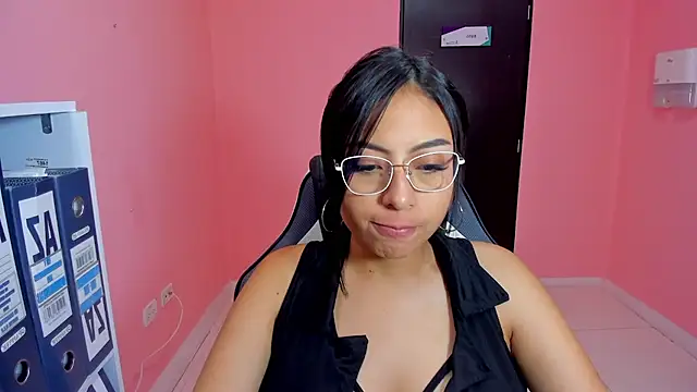 Snapshot of AlanaPetterson chatting on 12/14/24, 12:55 AlanaPetterson online show from 12/14/24, 12:55