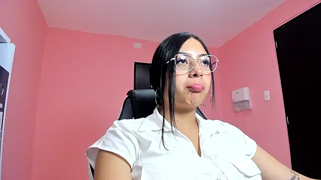 Snapshot of AlanaPetterson chatting on 12/16/24, 03:54 AlanaPetterson online show from 12/16/24, 03:54